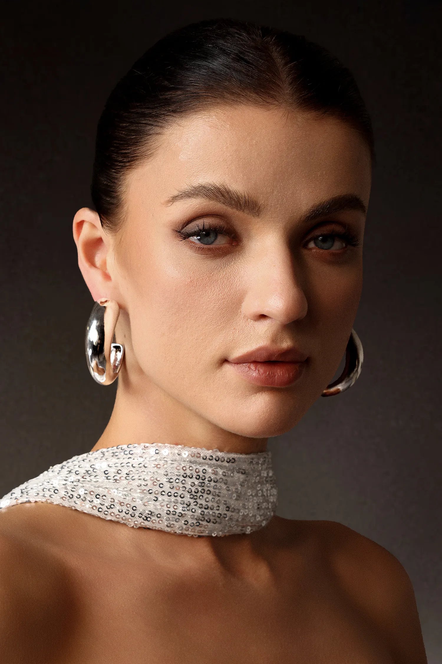 HOLLIE Klasik ve İddialı Büyük Halka Gümüş Küpe