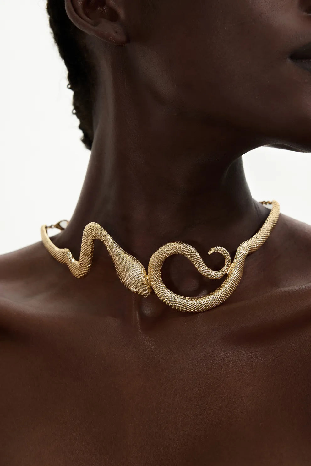 URAEUS Dokulu Yılan Figürlü Gold Choker Kolye
