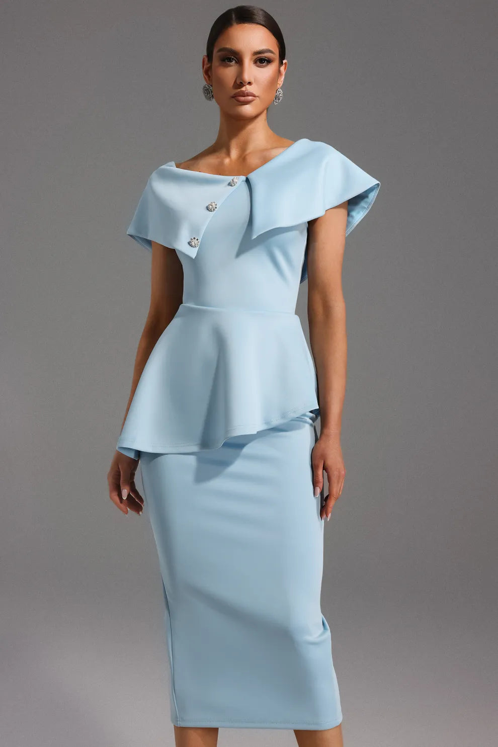 HIMMELBLAU ELEGANCE – Peplum ve Omuz Pelerinli Midi Kalem Elbise