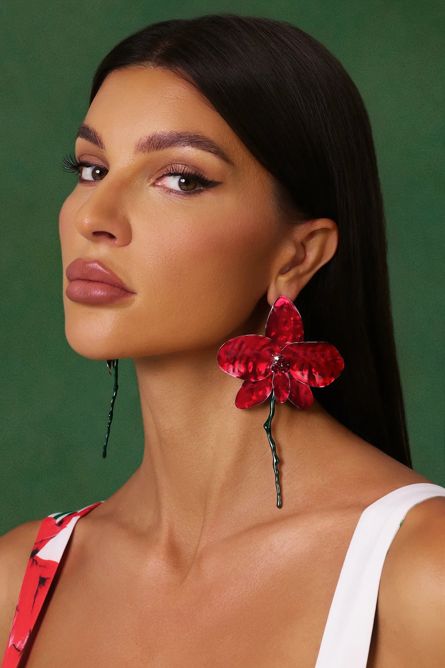 GIA Sapı Sallantılı Büyük Çiçek Küpe
