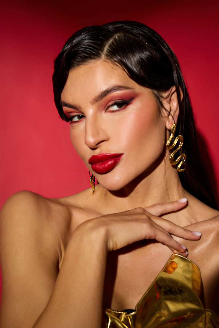 MEDUSA Yılan Figürlü Sallantılı Gold Küpe